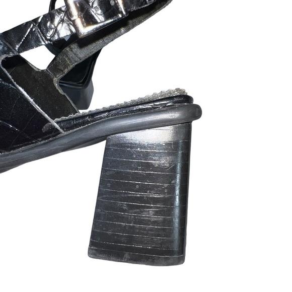 BANDOLINO *Vintage* (EUC) Kendra Black Leather T Strap Sandals, Size 9.5 - Picture 9 of 12